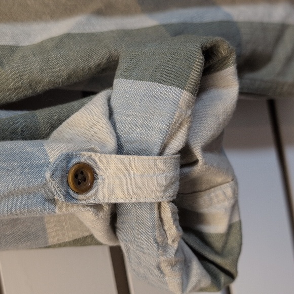 Patagonia Clean Color Button Down Shirt - Clean Mulberry Green Size M EUC - Picture 3 of 8